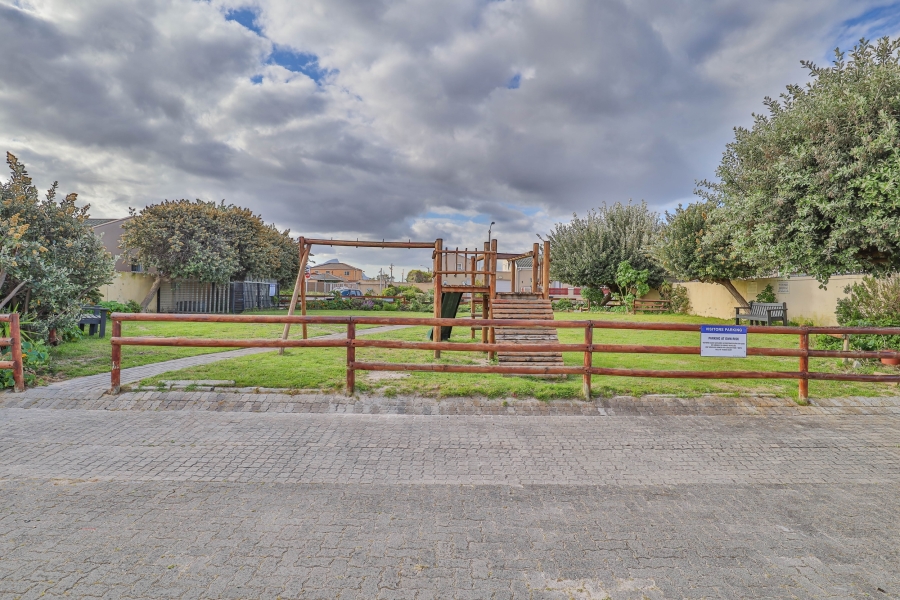 To Let 3 Bedroom Property for Rent in Muizenberg Western Cape